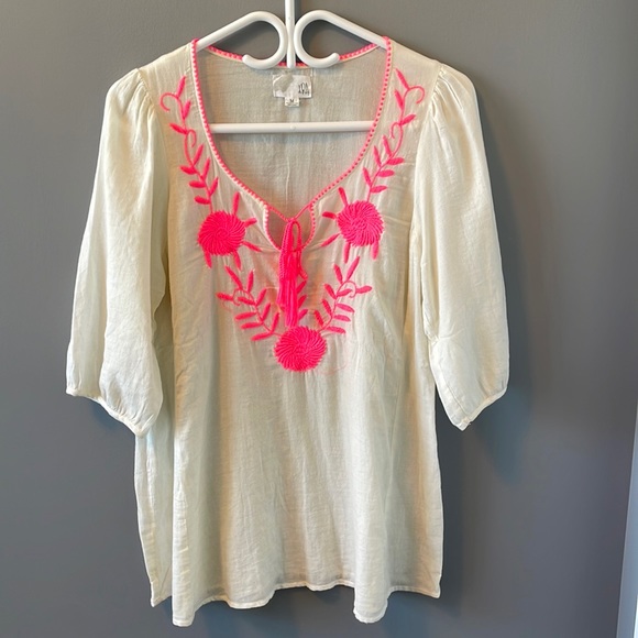 ✨BEAUTIFULLY EMBROIDERED LIGHTWEIGHT LADIES TOP - Picture 1 of 8